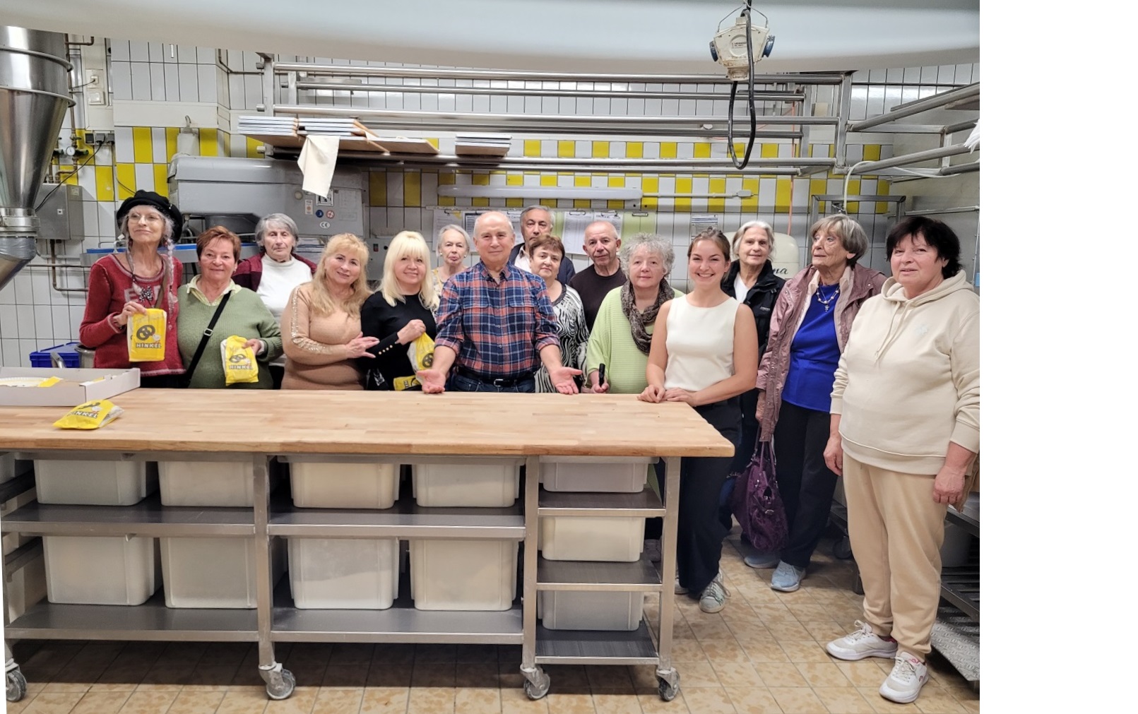 Brotfreunde unter sich – erneute Führung durch die Bäckerei Hinkel